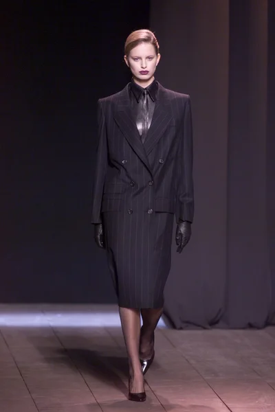 Look 10